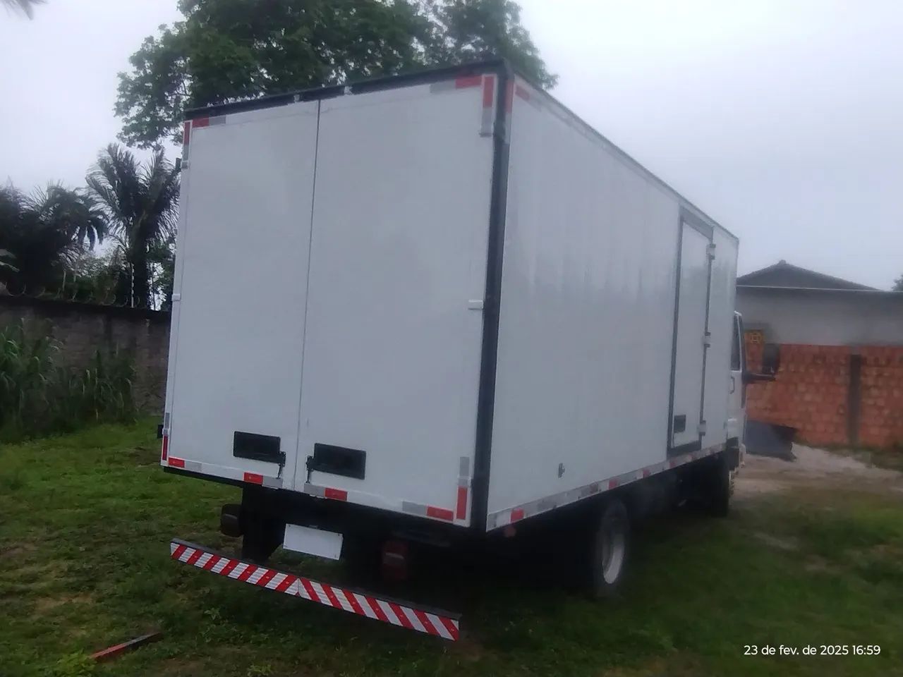 Caminhão Ford Cargo 815E - Baú Refrigerado quitado - Foto 5