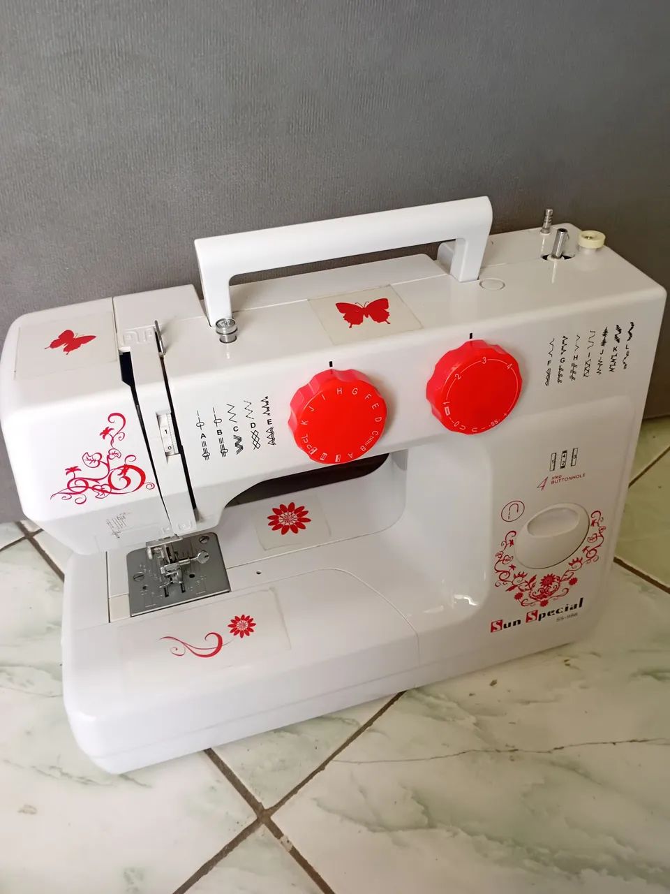 Máquina de Costura reta caseira semi nova Sun Special 55-988 - Foto 4