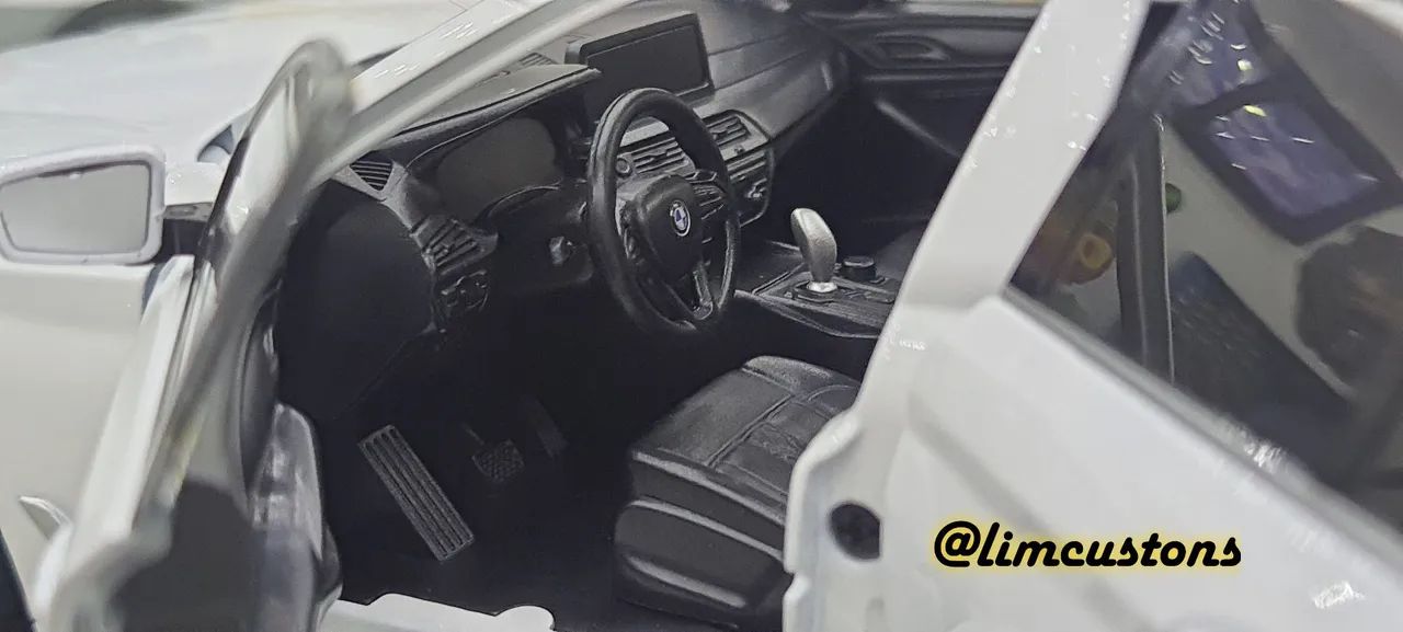 Miniatura 1:18 - BMW 530Li Branco pérola- sem cx - Foto 3