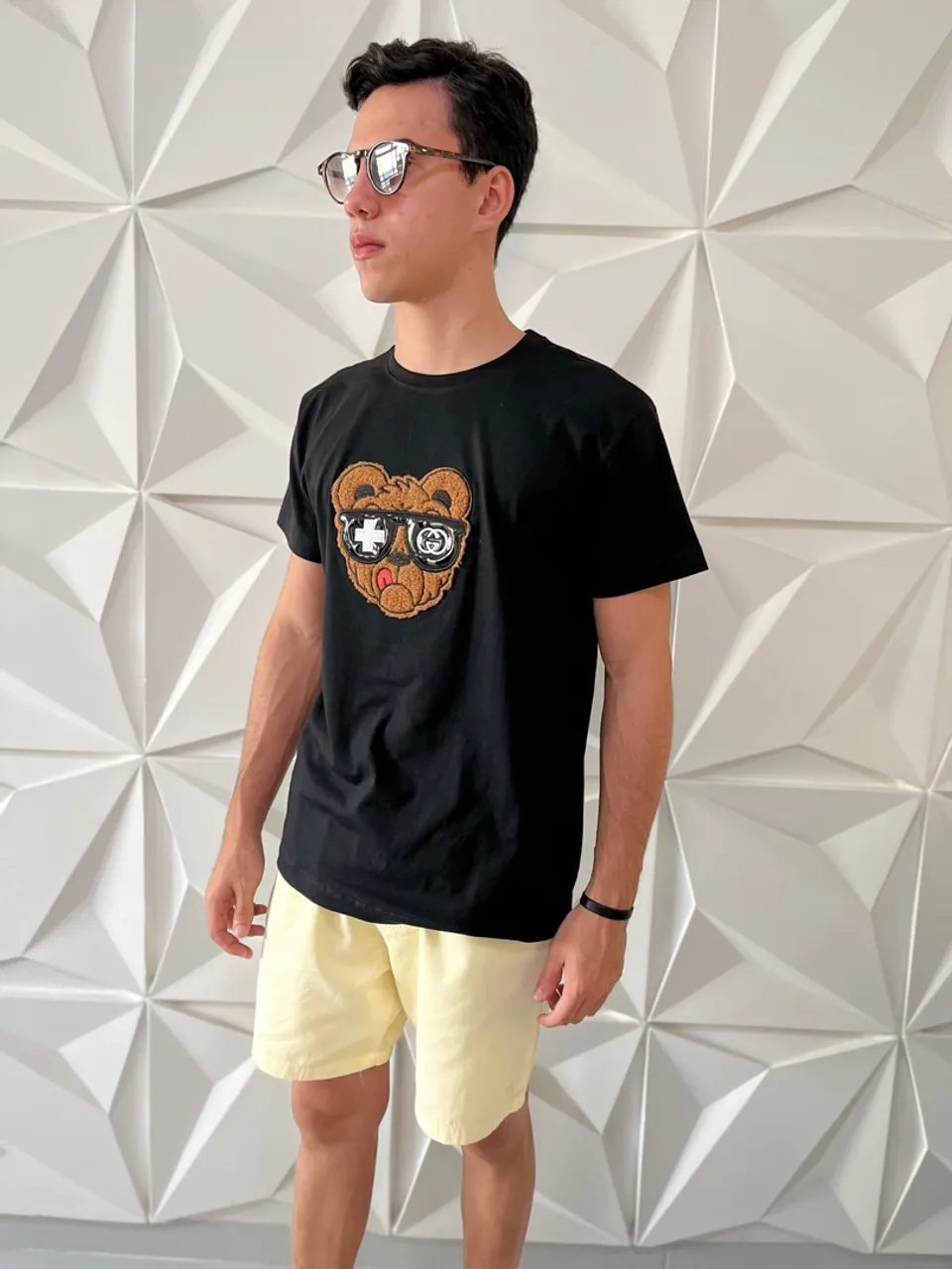 Camiseta básica e short mauricinho