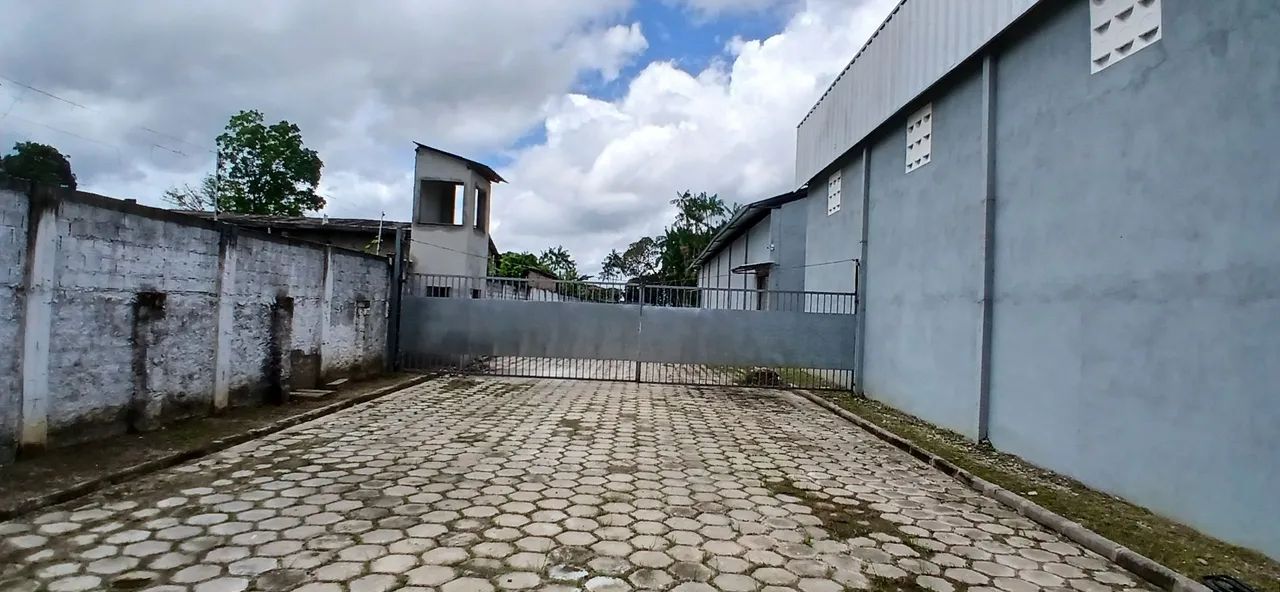 2 Galpõoes e escritório com uma área total de 3.920 m² 1 com câmara fria . - Foto 10