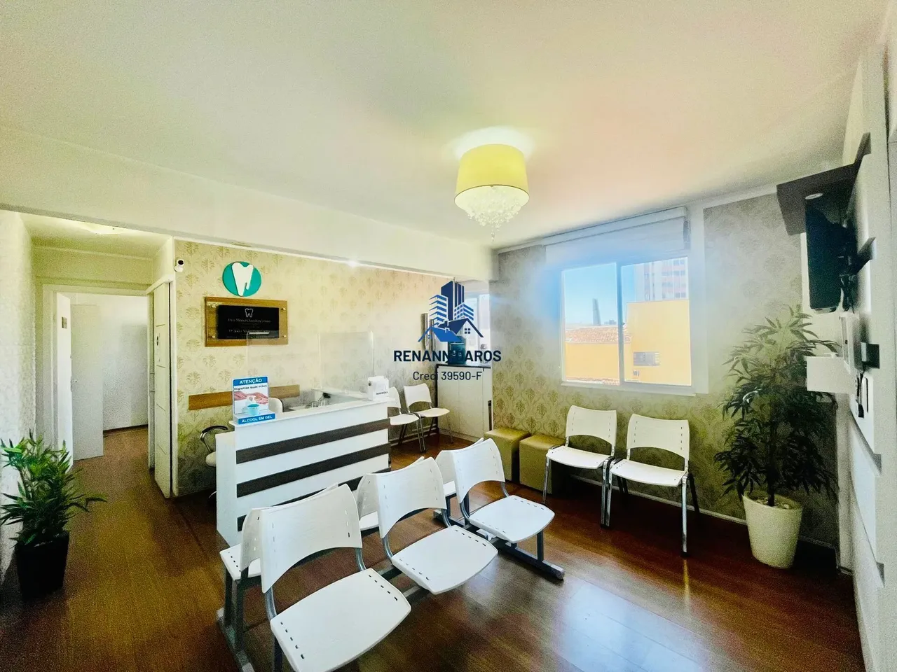 Vende-se Sala Comercial com 76m² de área útil no Centro de Curitiba, Paraná