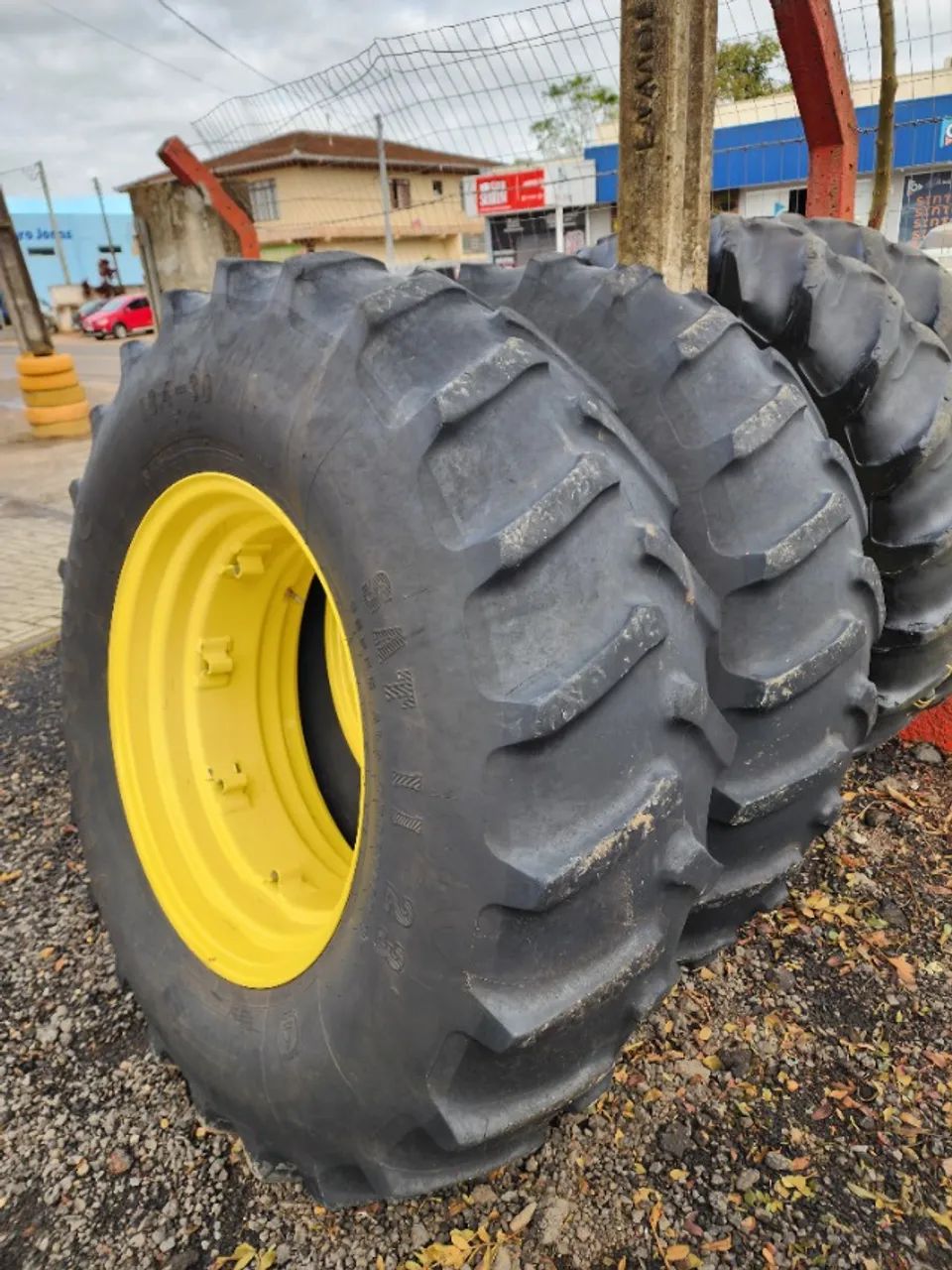 Par de Pneus Agrícolas Completos Usados, Medida: 18.4-30 R1, Firestone 10 Lonas