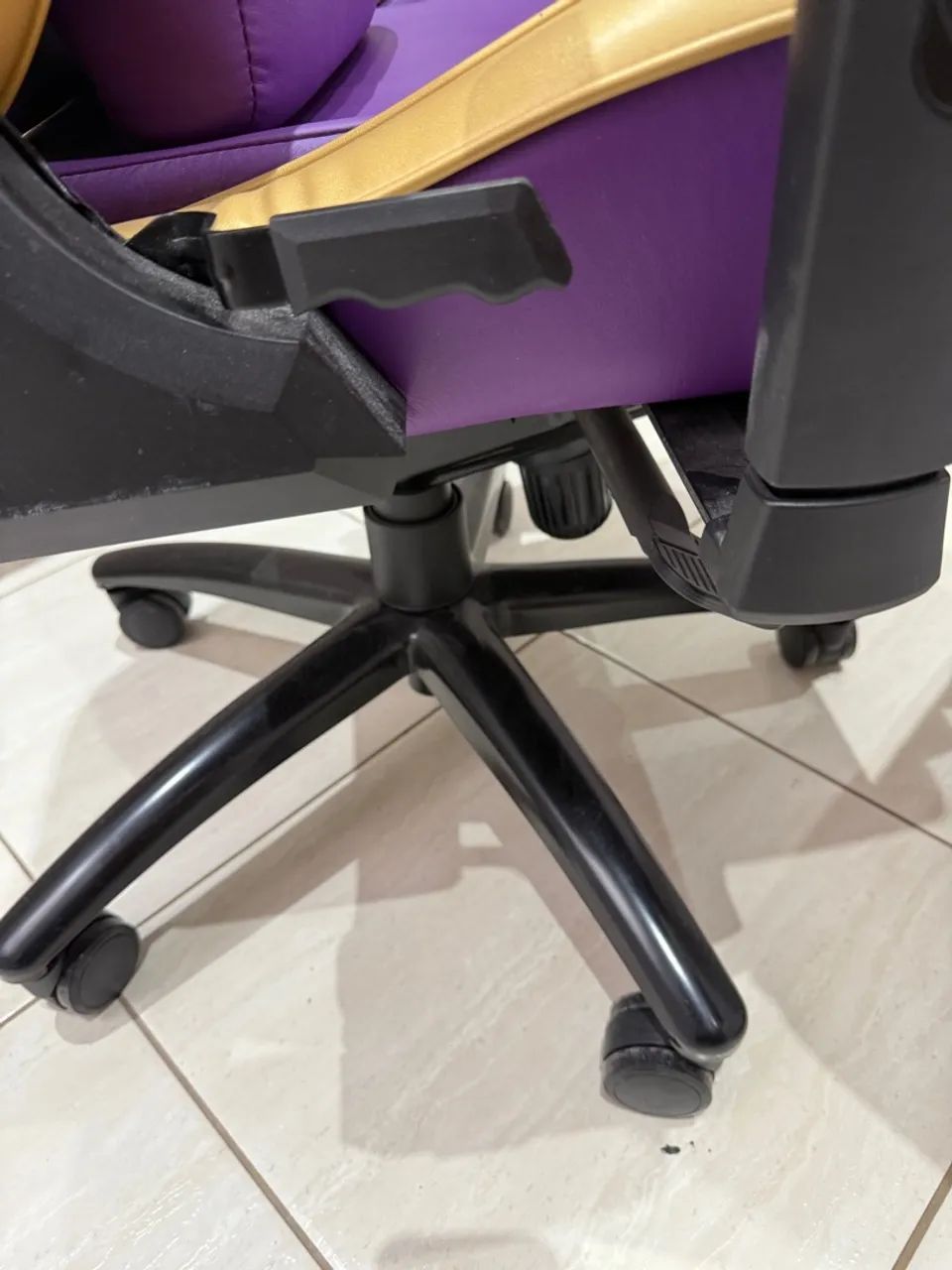 Cadeira Gamer Pichau Omega Roxo e Dourado - Foto 4