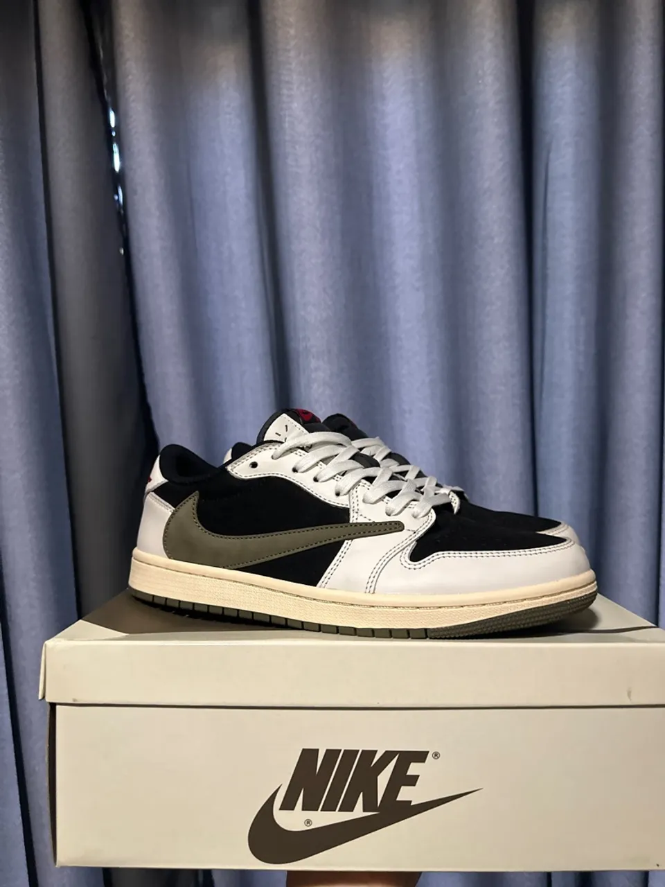 Jordan 1 low TRAVIS SCOTT Olive