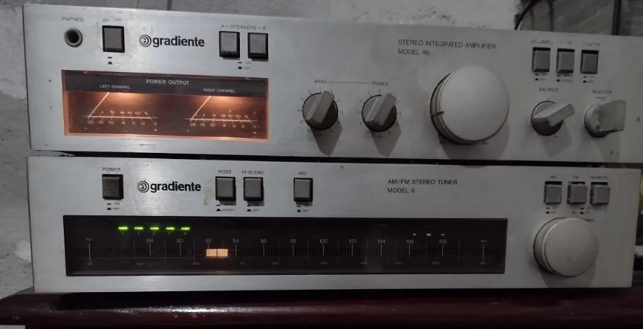 Stereo Integrated Amplifier Model 86 e Tuner Am/Fm Stereo Model 9