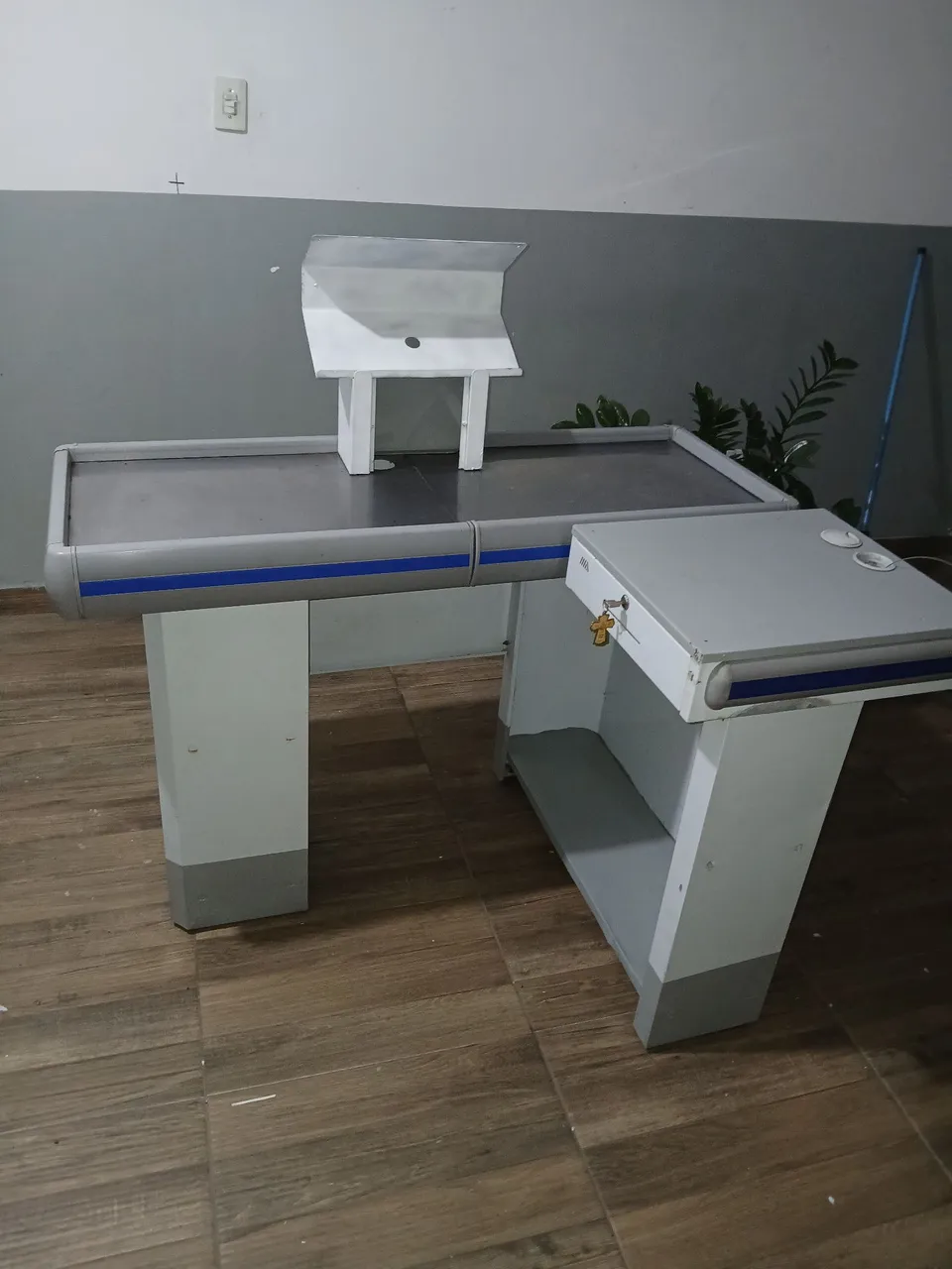 Balcão de caixa para comércio