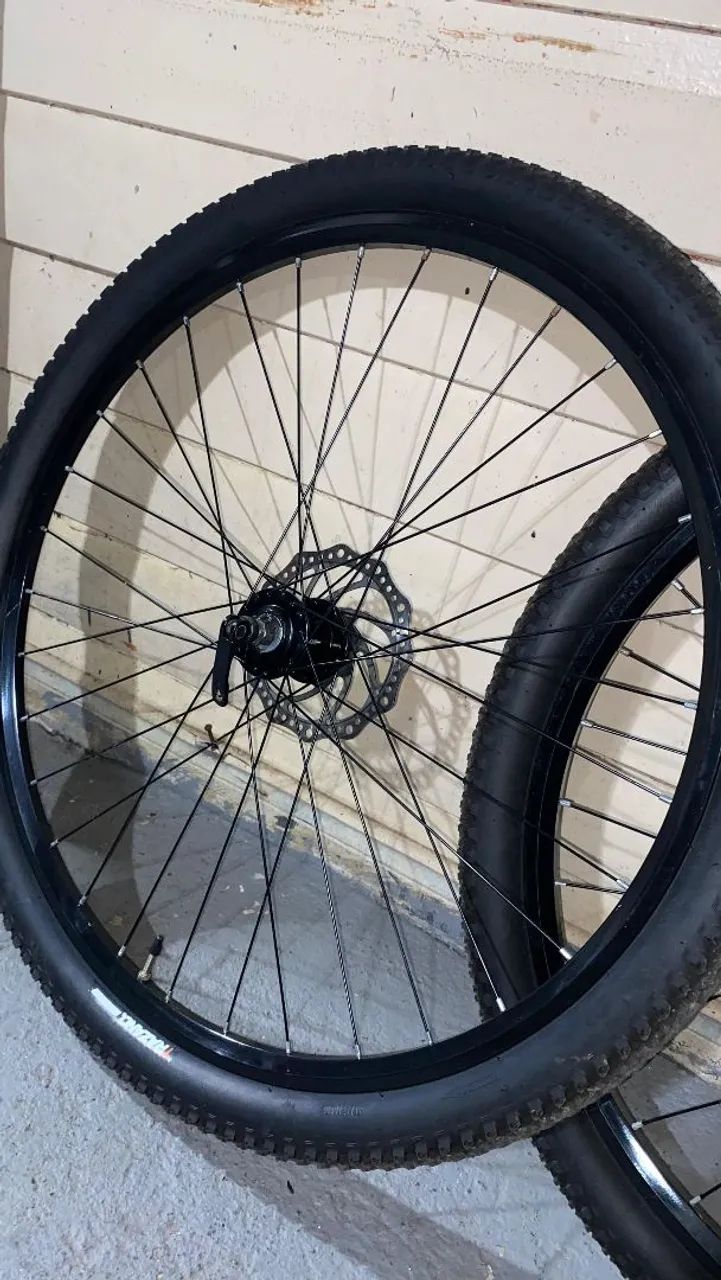 Par de pneus aro 29 completo, menos de 2 meses de uso