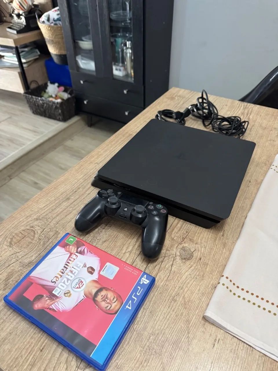 PS4 Slim 2TB + Jogo - Bem cuidado  - Foto 3