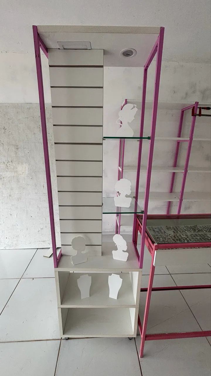 Balcão expositor para vitrine