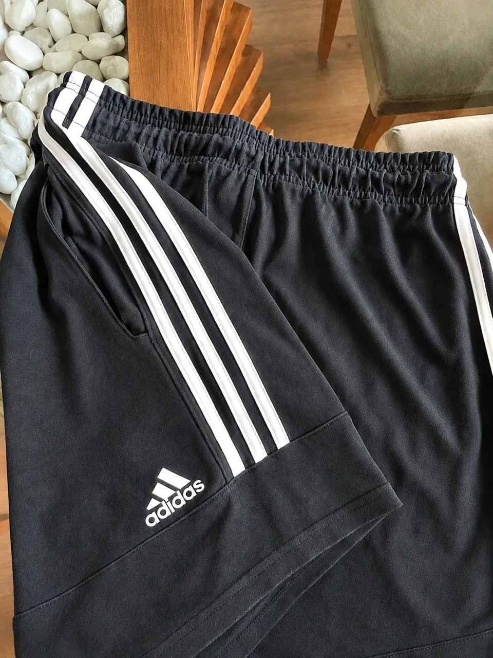 Bermuda Moletom Adidas Essentials Masculina - Foto 2