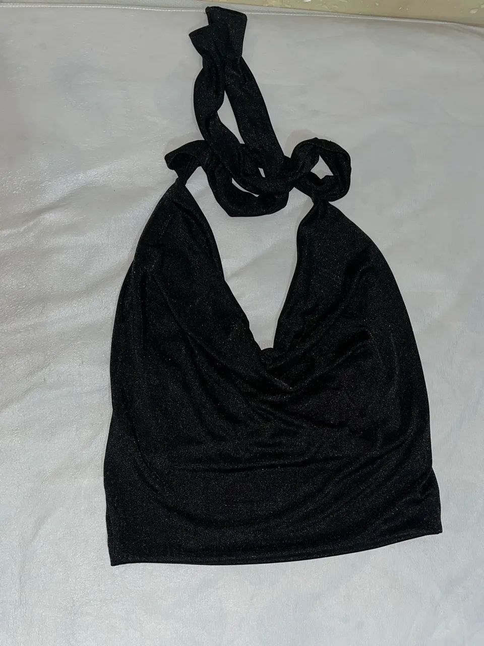 Cropped preto frente única com decote (drapeada) - Foto 2