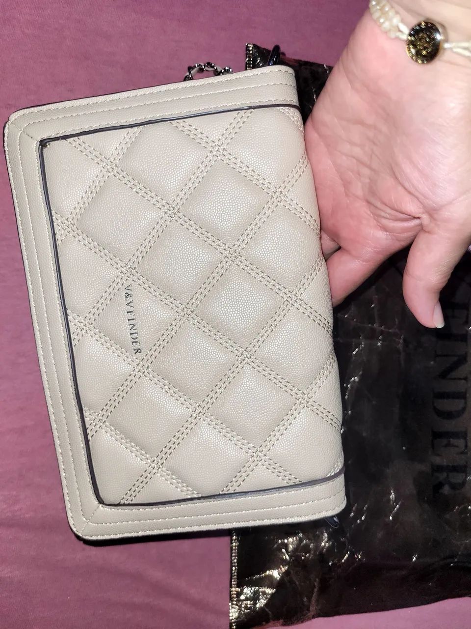 Bolsa transversal e de mão 
