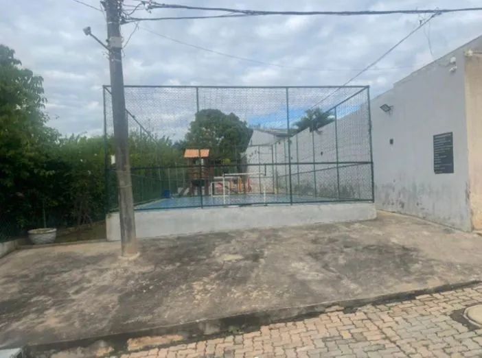 Vendo casa de 2 quartos na Vereda da Cruz 