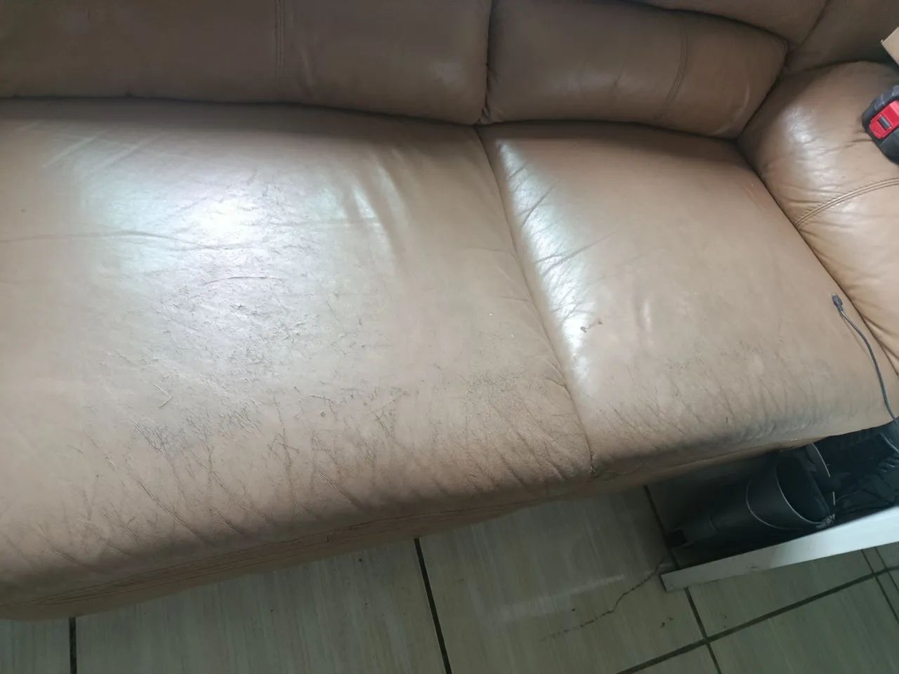 Sofá de couro semi Novo - Foto 3