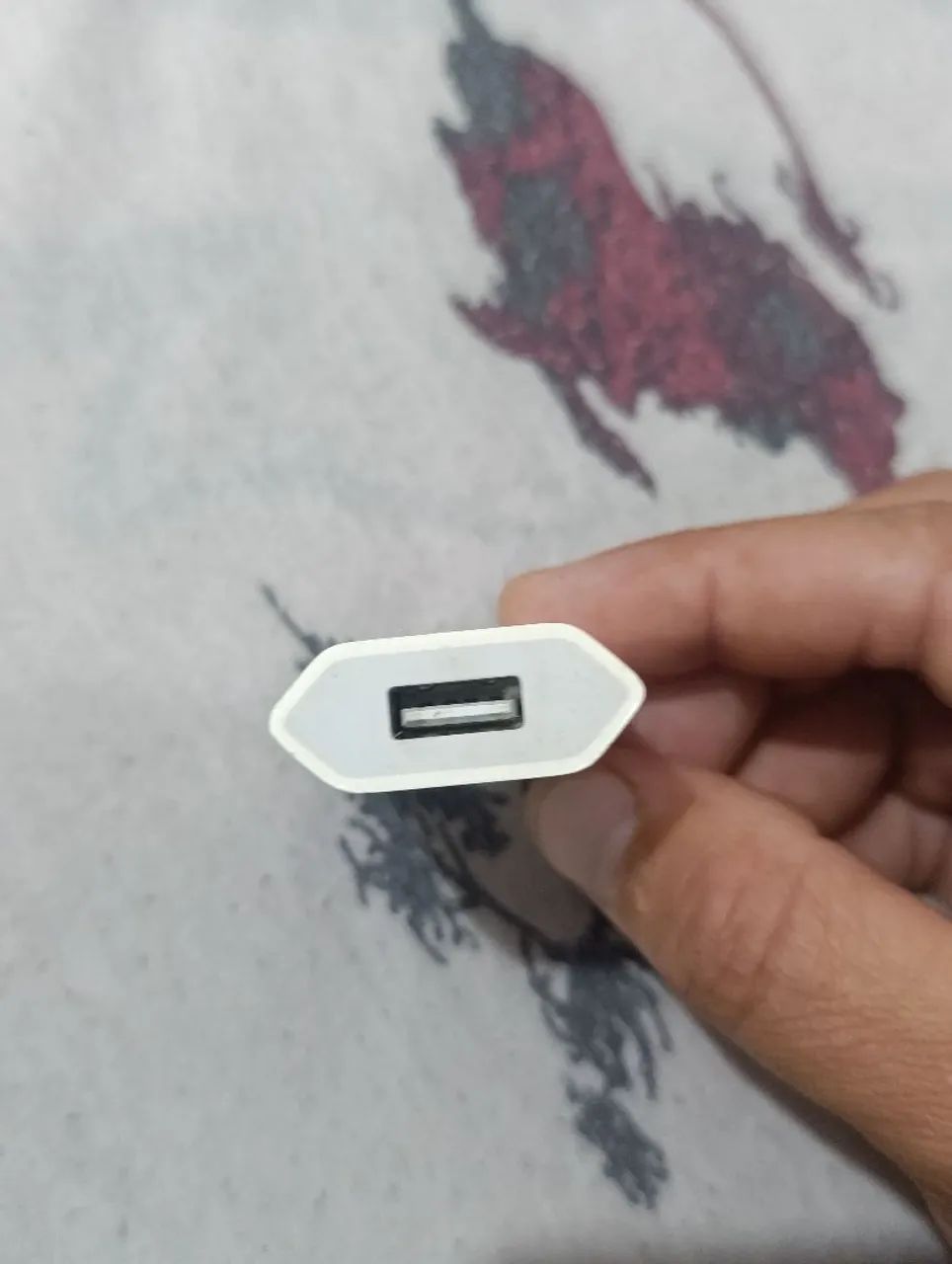carregador de tomada USB branco iPhones, iPads e Apple Watch - Foto 2