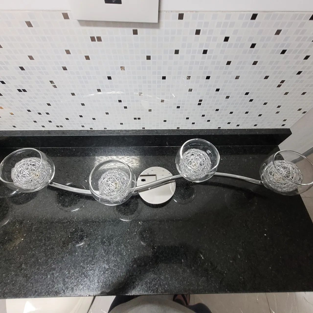 Luminária EGLO tipo globinho, excelente qualidade dos materiais - Foto 4
