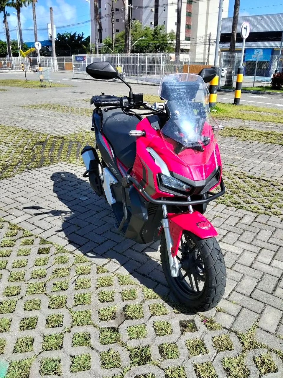 Honda ADV 150 2024, scooter altamente econômica , excelente para o dia a dia. 
