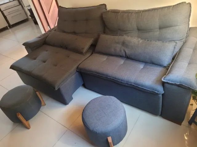 Sofá Retrátil 4 Lugares Molas Ensacadas com Pillow Top em gel + 2 Puffs (Linho) - Foto 2