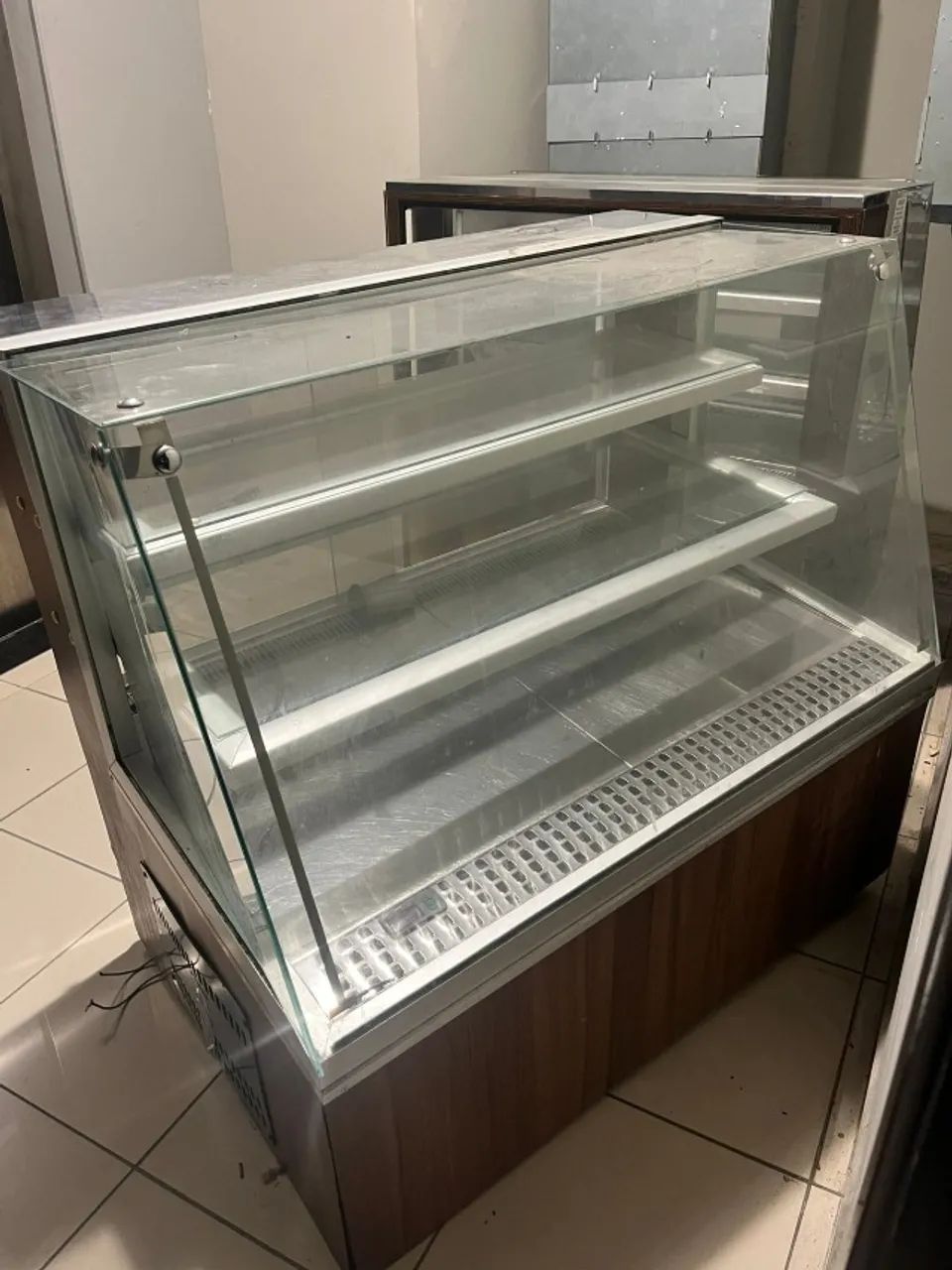 Vitrine Fria - Estufa com luzes internas