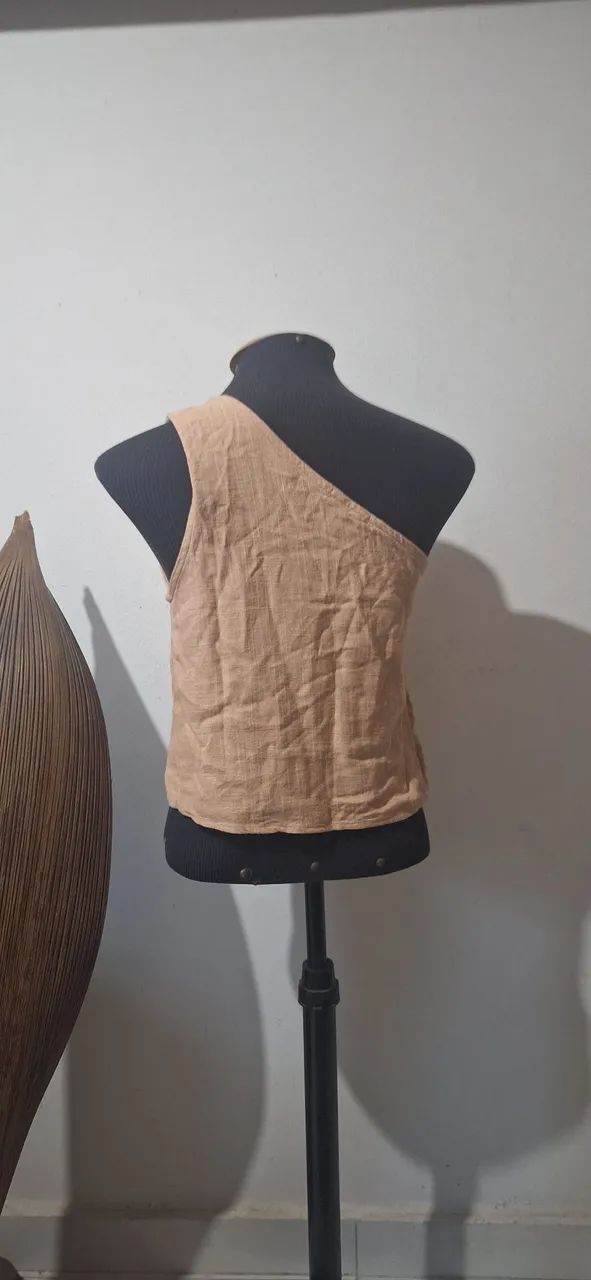 blusa bege manga unica - Foto 2