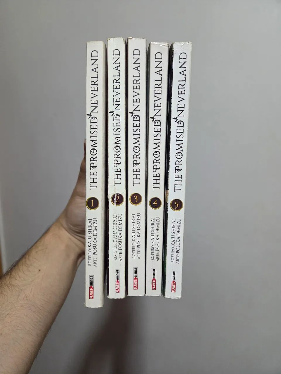Mangá The Promised Neverland (vol 1 ao 5) - Livros e revistas