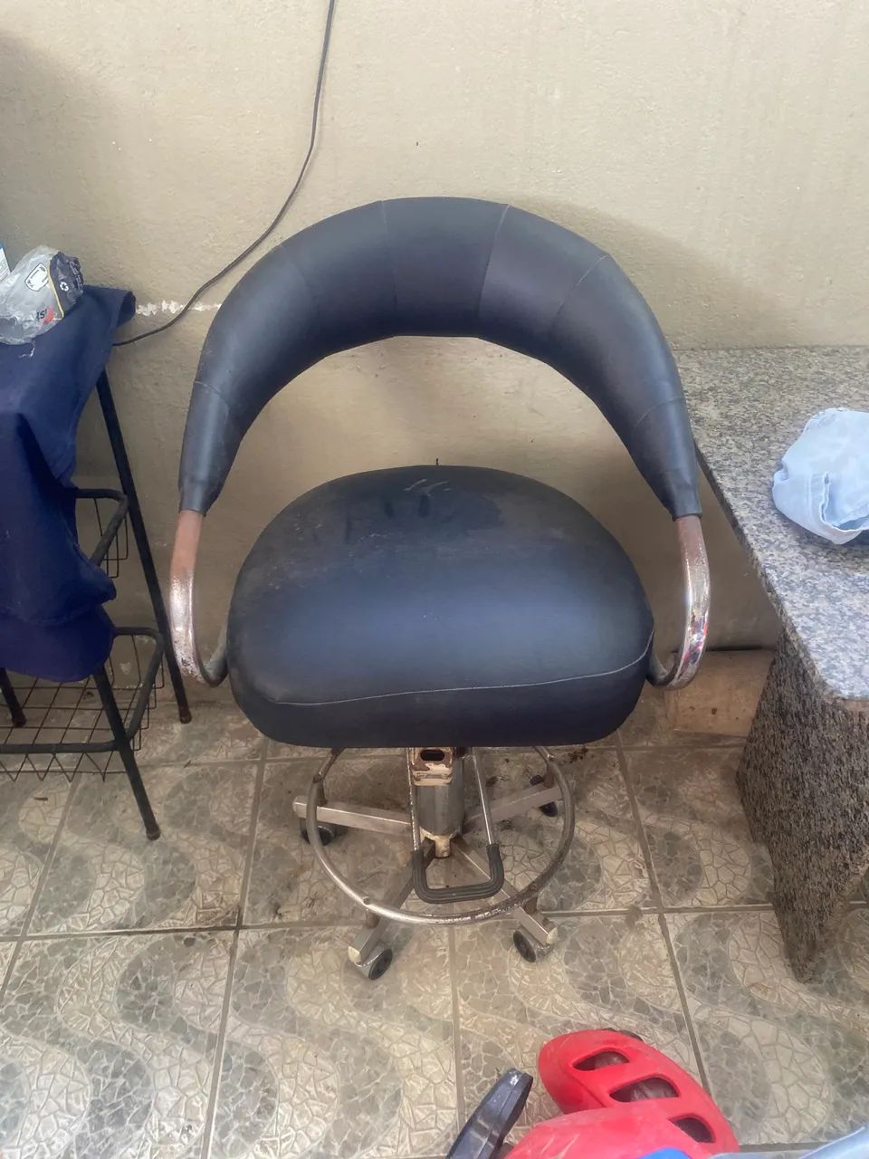 Cadeira de salão pra vender / pra colocar preço  - Foto 2