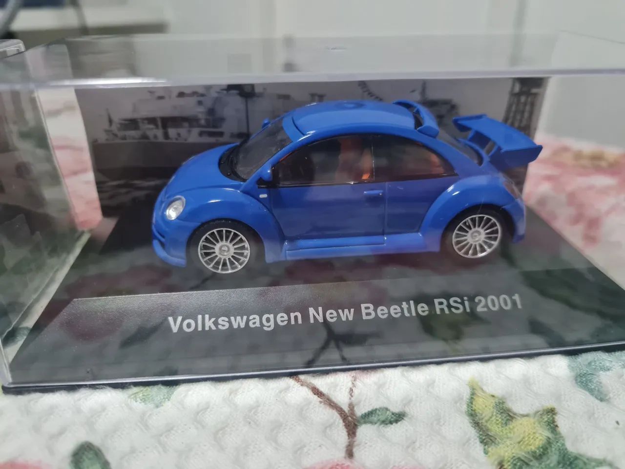 Miniatura Vw New Beetle 2001 escala 1/43.
