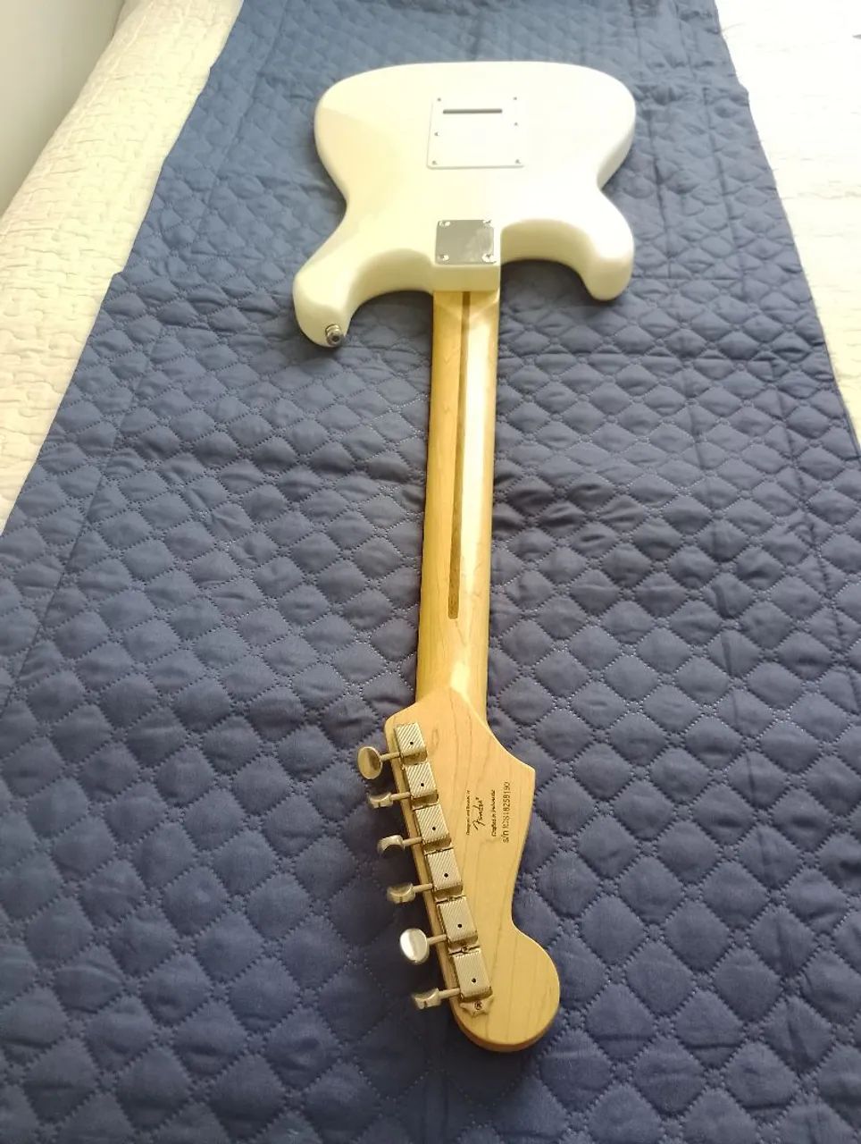 Guitarra Fender Stratocaster (Squier indonésia) - Instrumentos