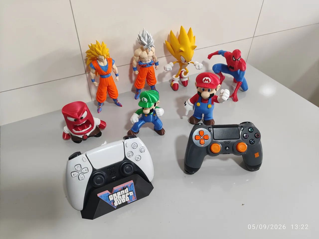 Action Figure e divesos outros itens em 3D 