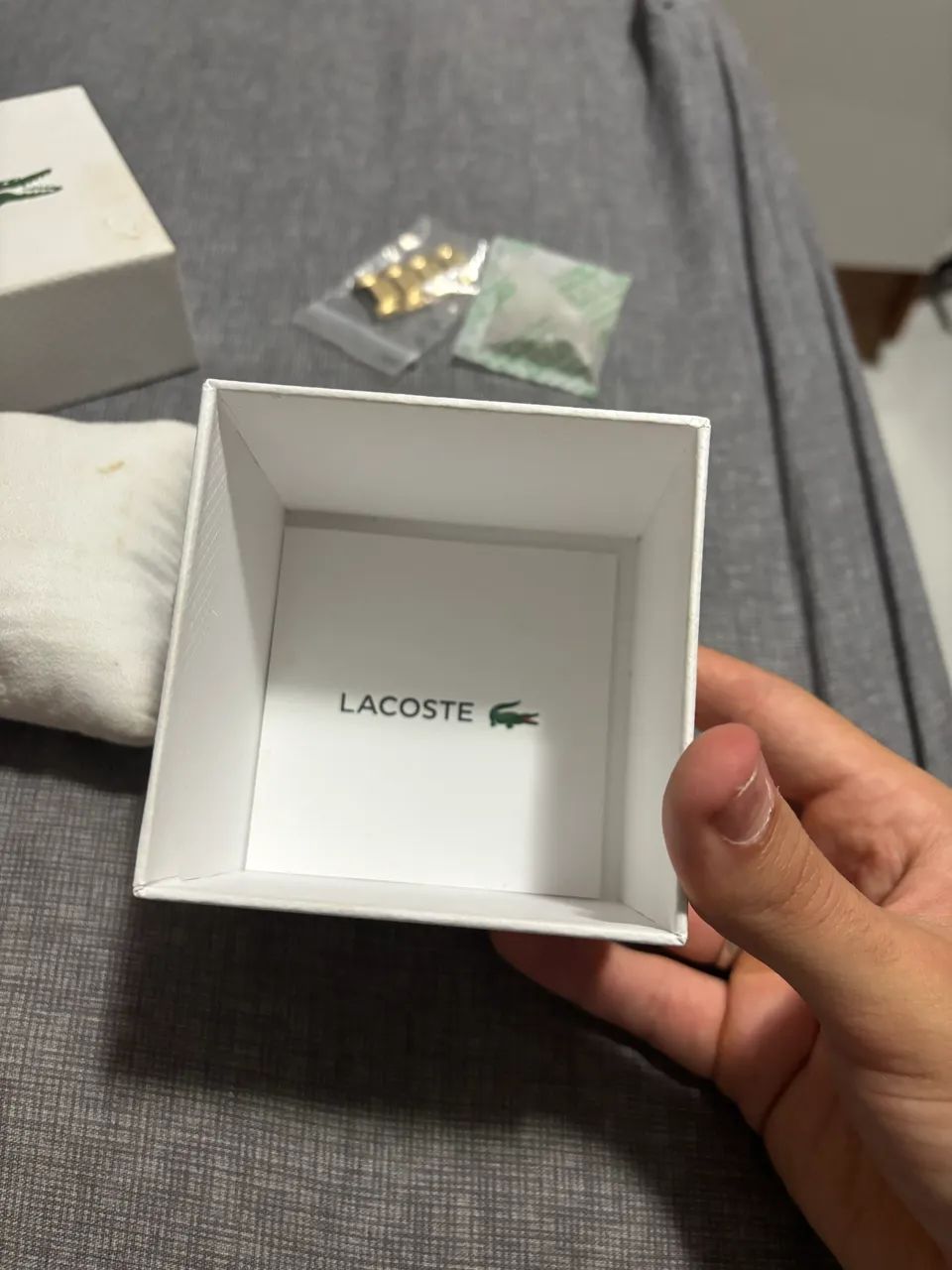 Relógio dourado lacoste - Foto 5