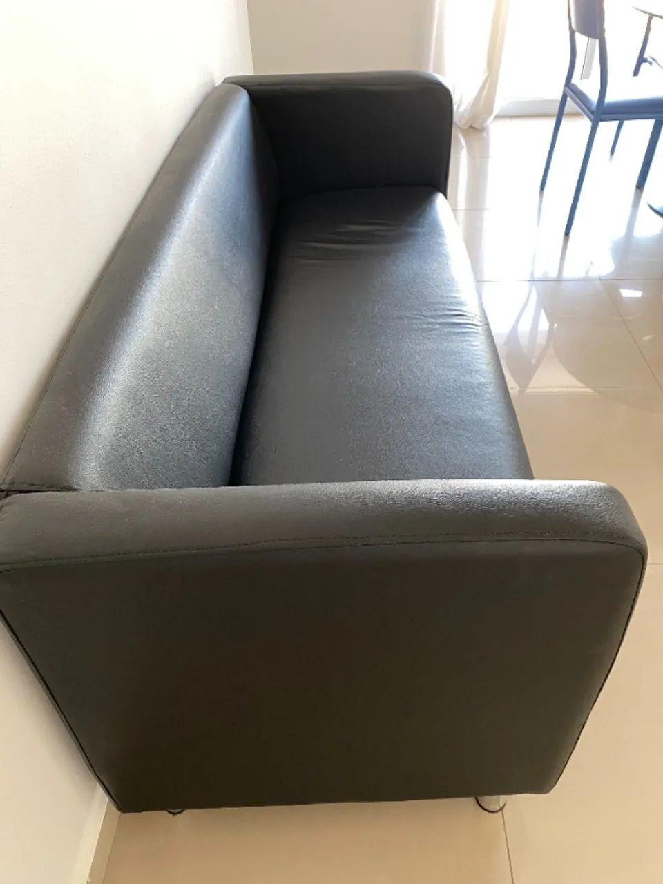 Sofá minimalista Tok&Stok 3 lugares preto - Foto 2