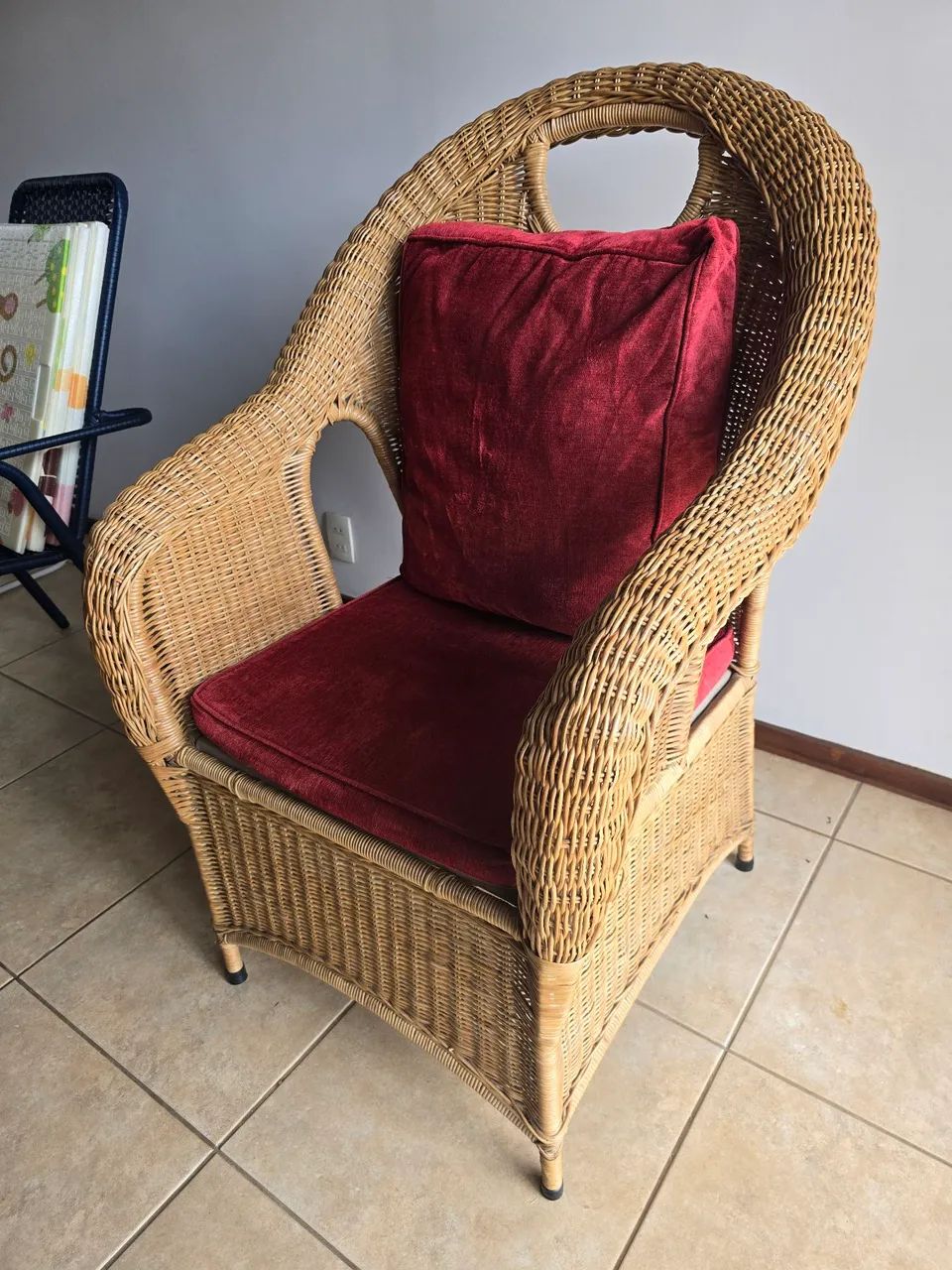 Poltrona Trançada com Almofadas - NOVA - Foto 2