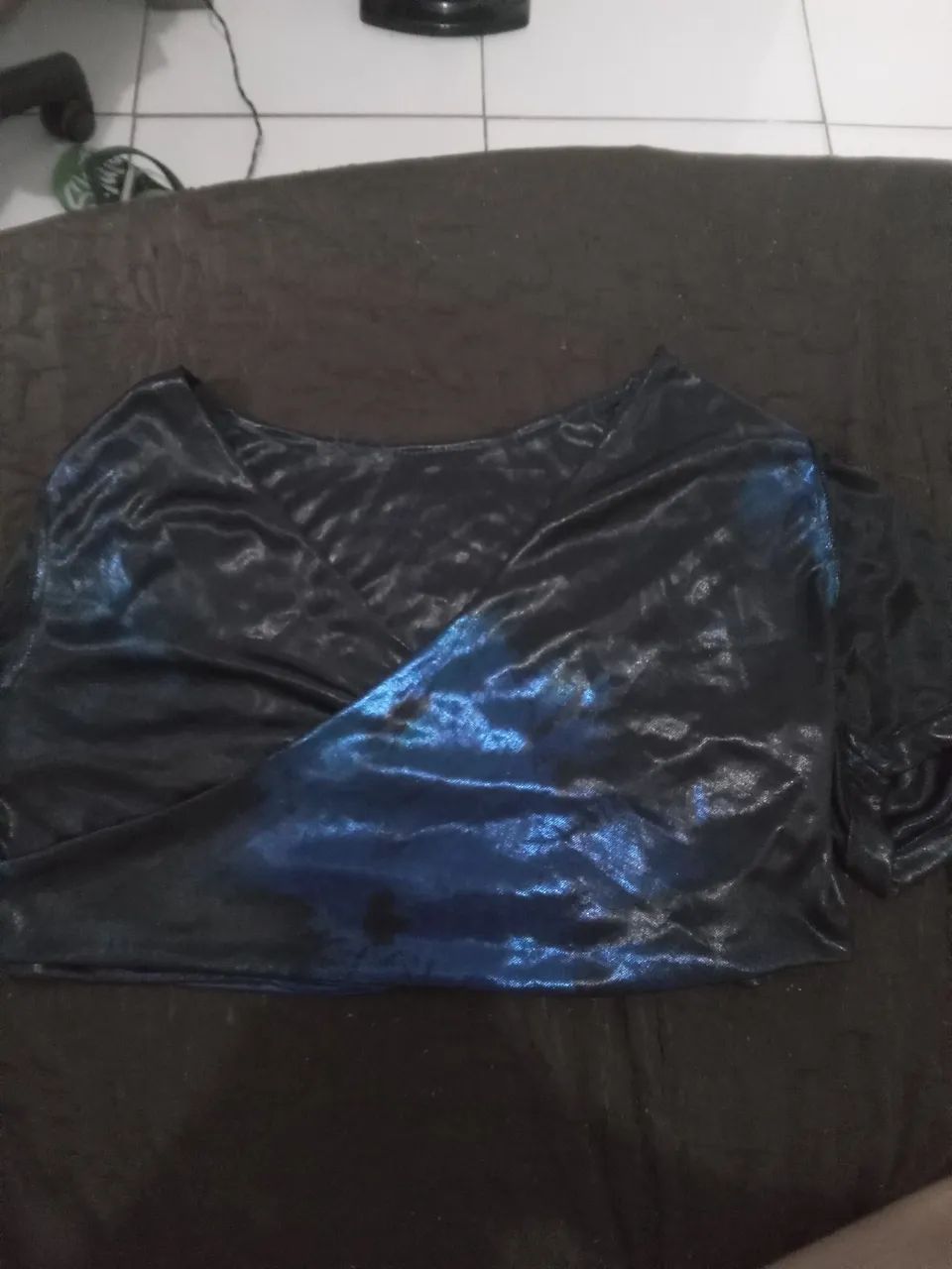 Conjunto top e saia preto e azul 