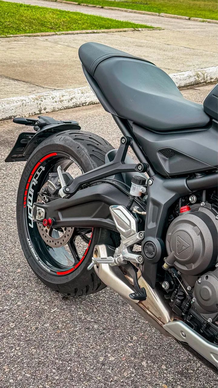 Triumph Tridente 660 Triple Tribute 67 - Foto 4