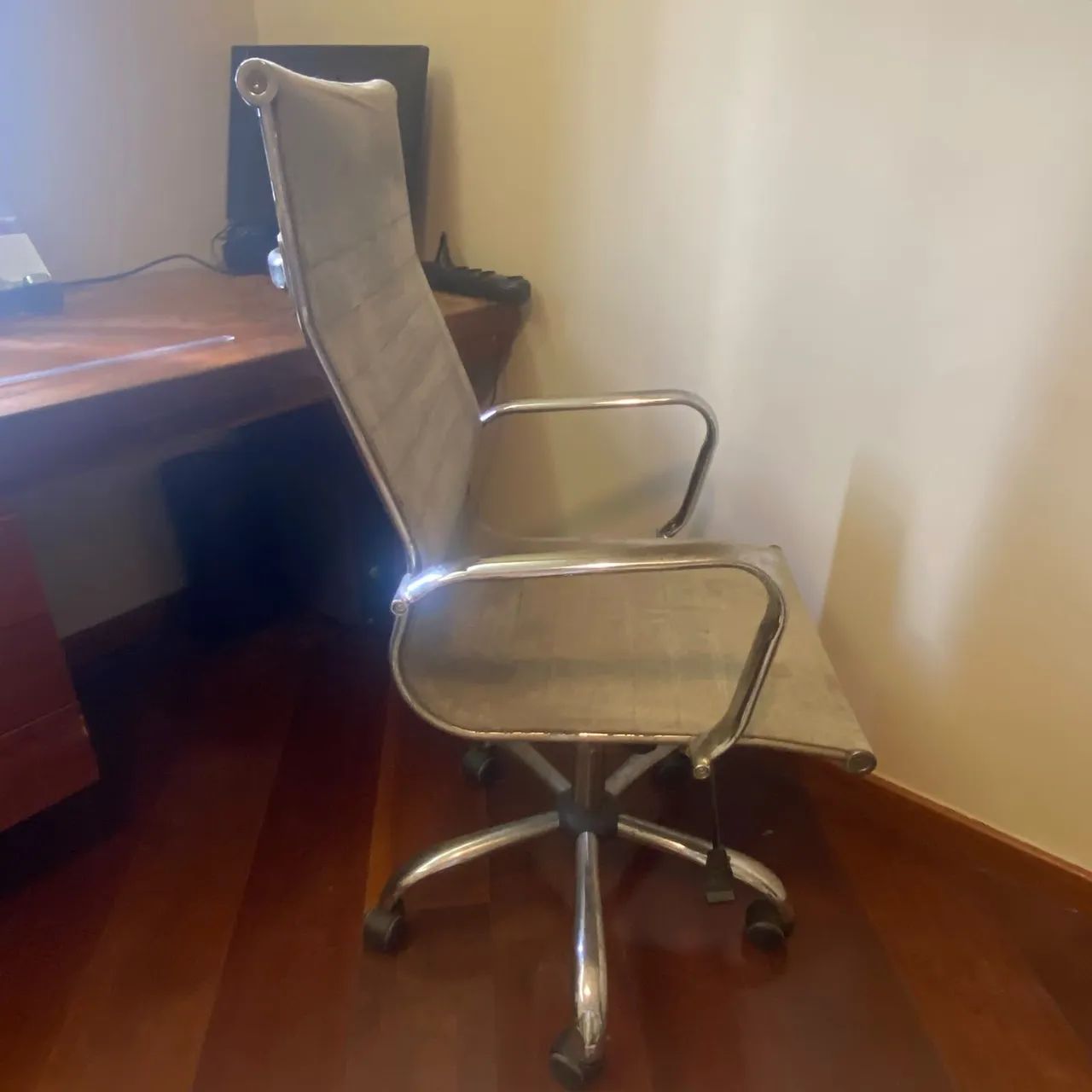 Cadeira de escritório Giratória  - Foto 4