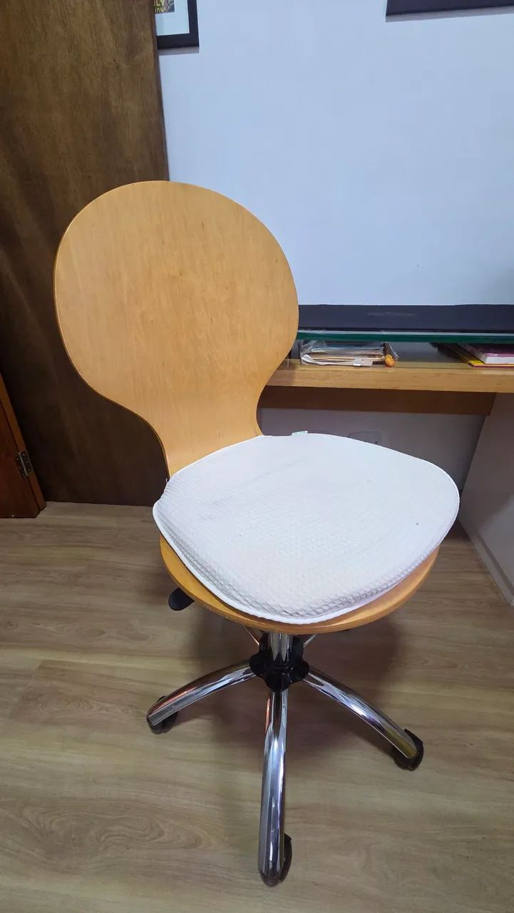 Mesa de escritorio com tampo de vidro - Foto 2