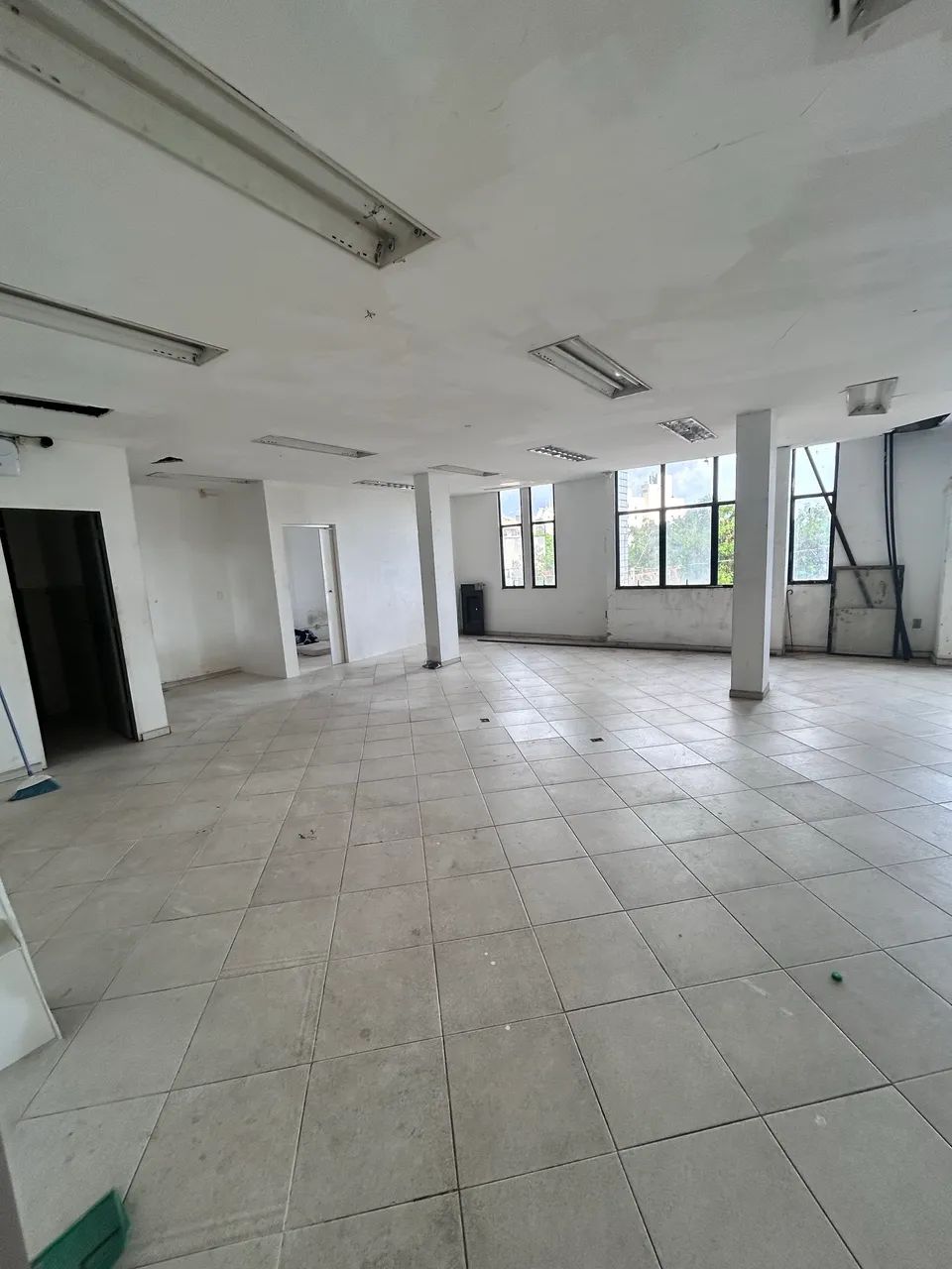 Ponto comercial na Av. Jerónimo de Albuquerque  - Foto 4