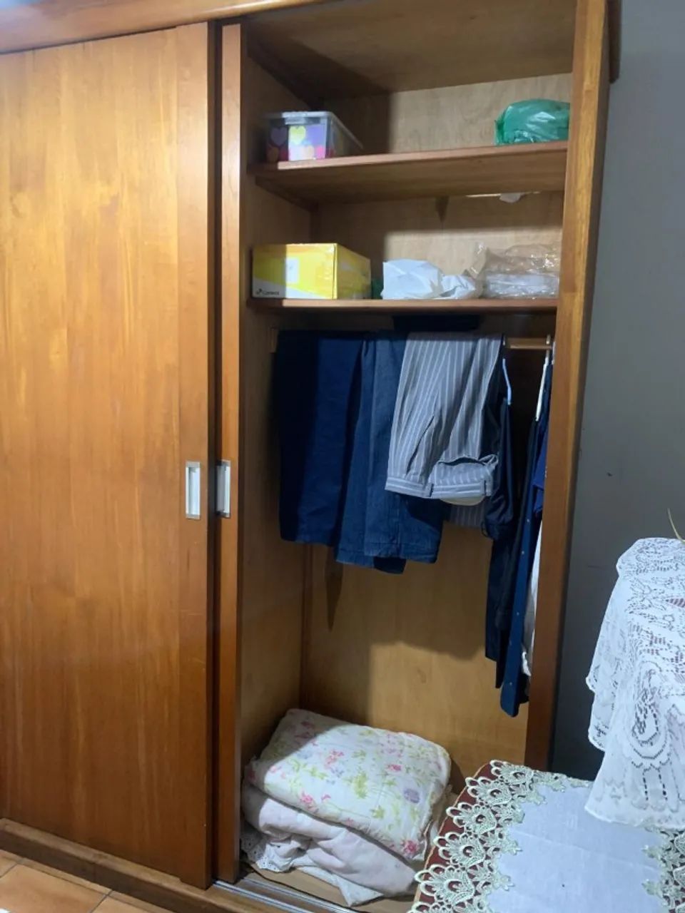 Belíssimo guarda roupa de madeira - Foto 2