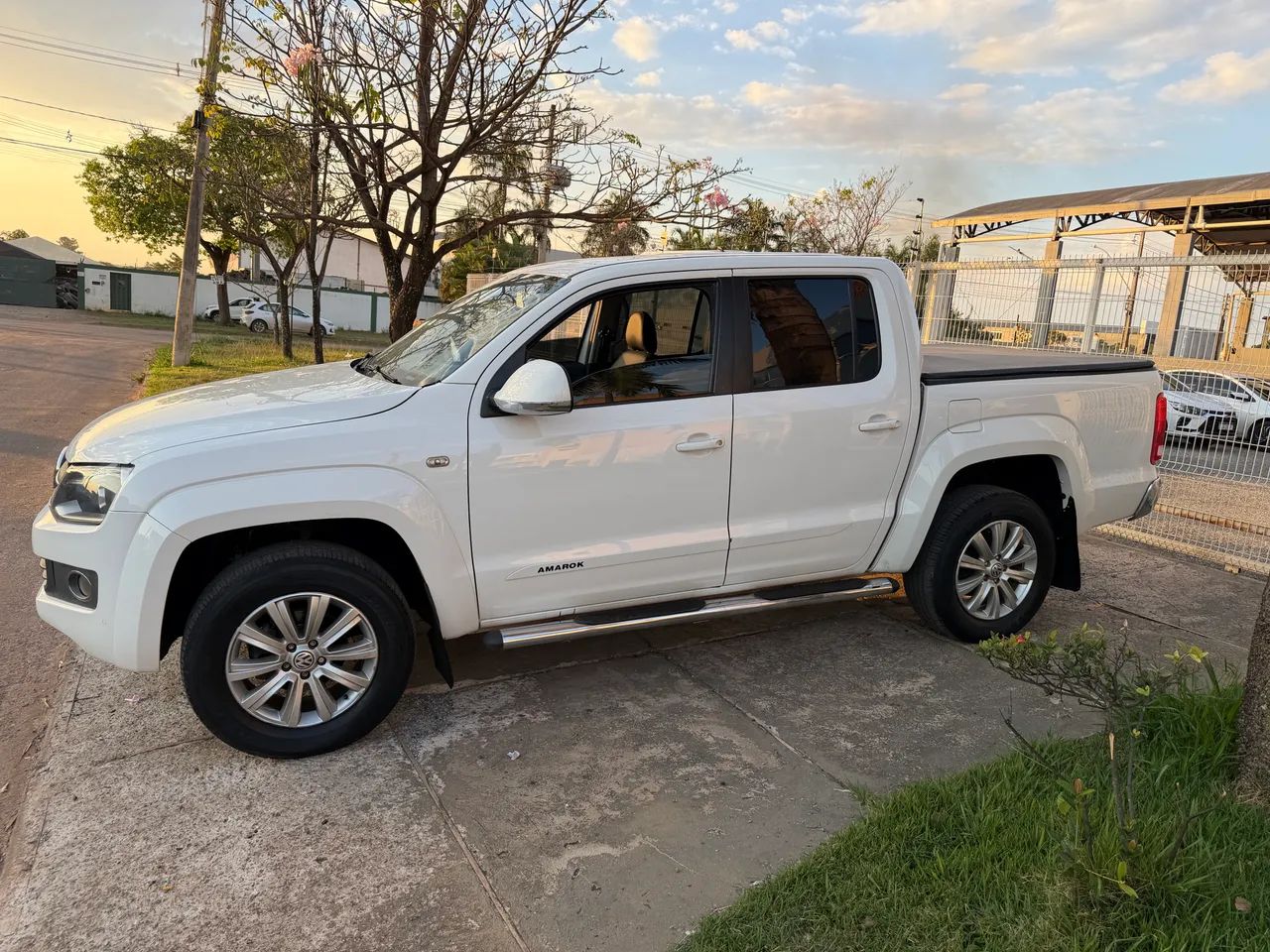 Volkswagen Amarok HIGH.CD 2.0 16V TDI 4X4 DIES. AUT 2014