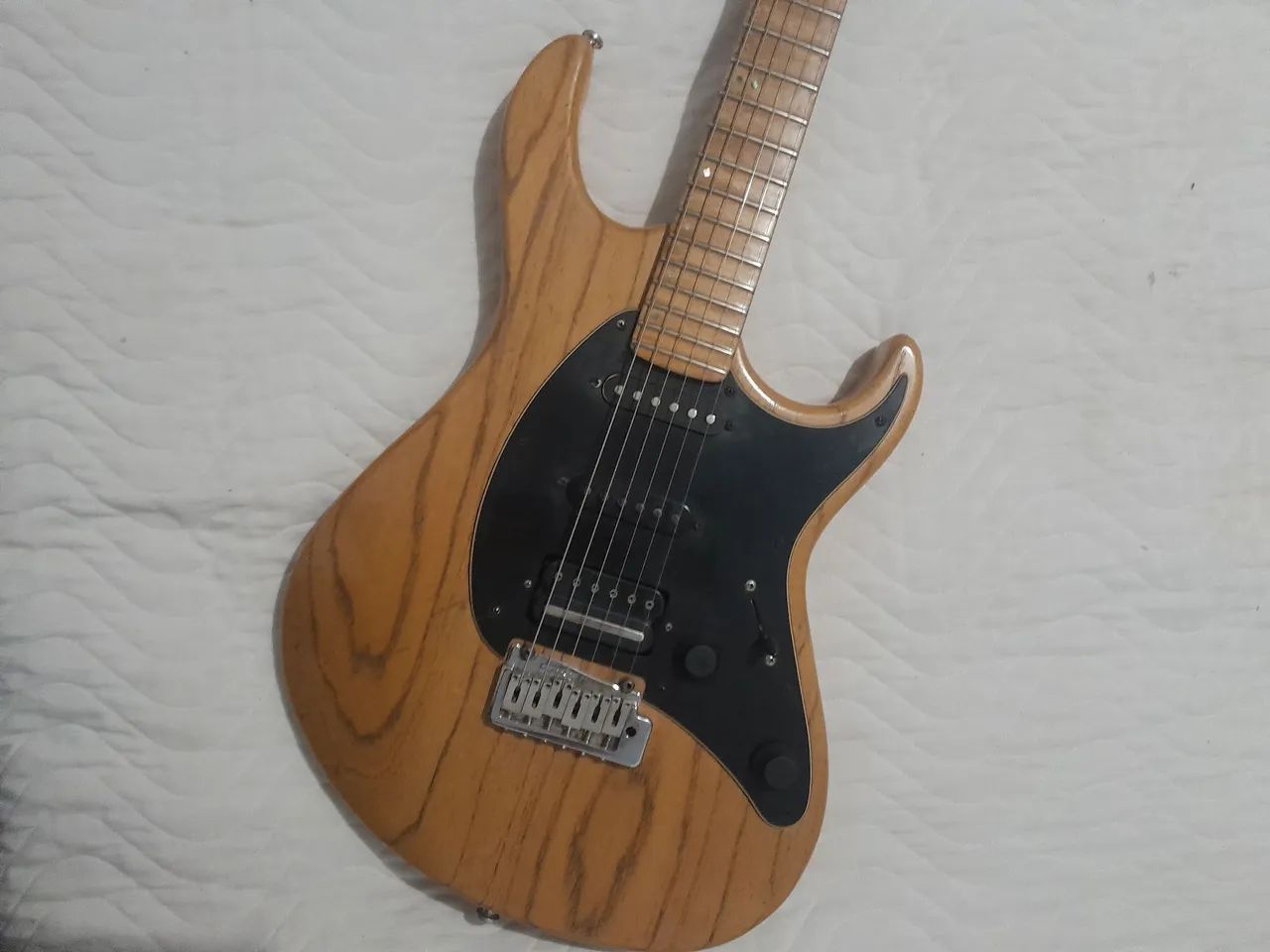 Guitarra Cort g260 com upgrades 