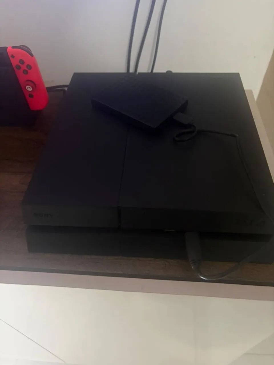PS4 com 9 jogos e 2 controles