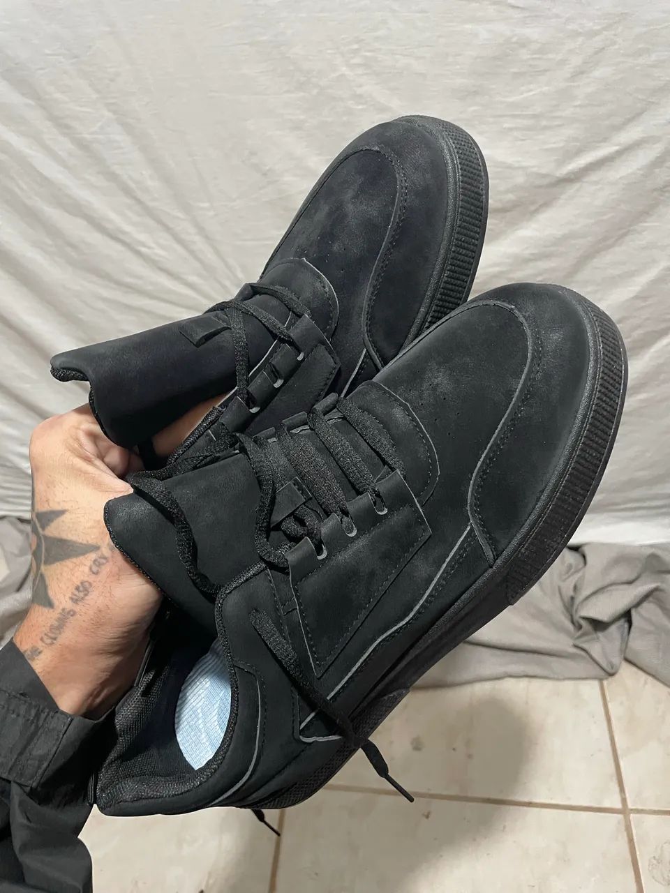 Tênis todo preto  - Foto 4