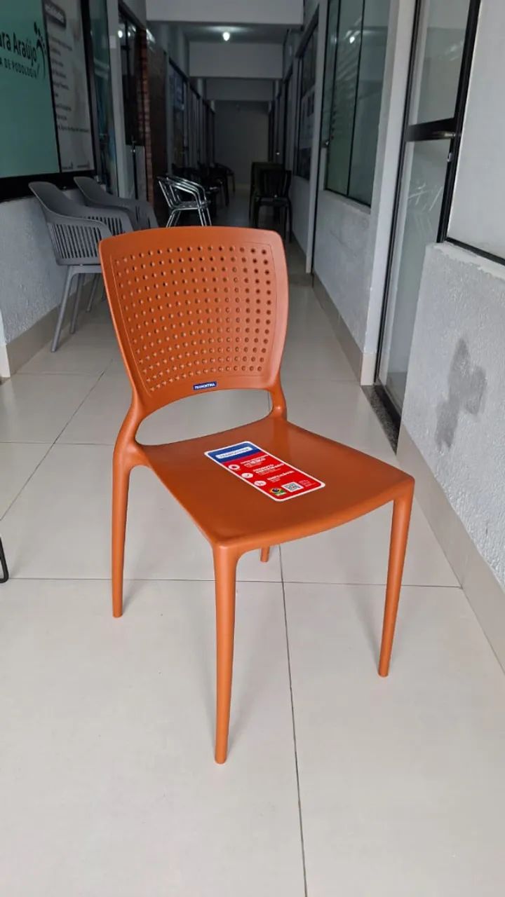 Cadeira Plástica (em Polipropileno) - 01 unidade