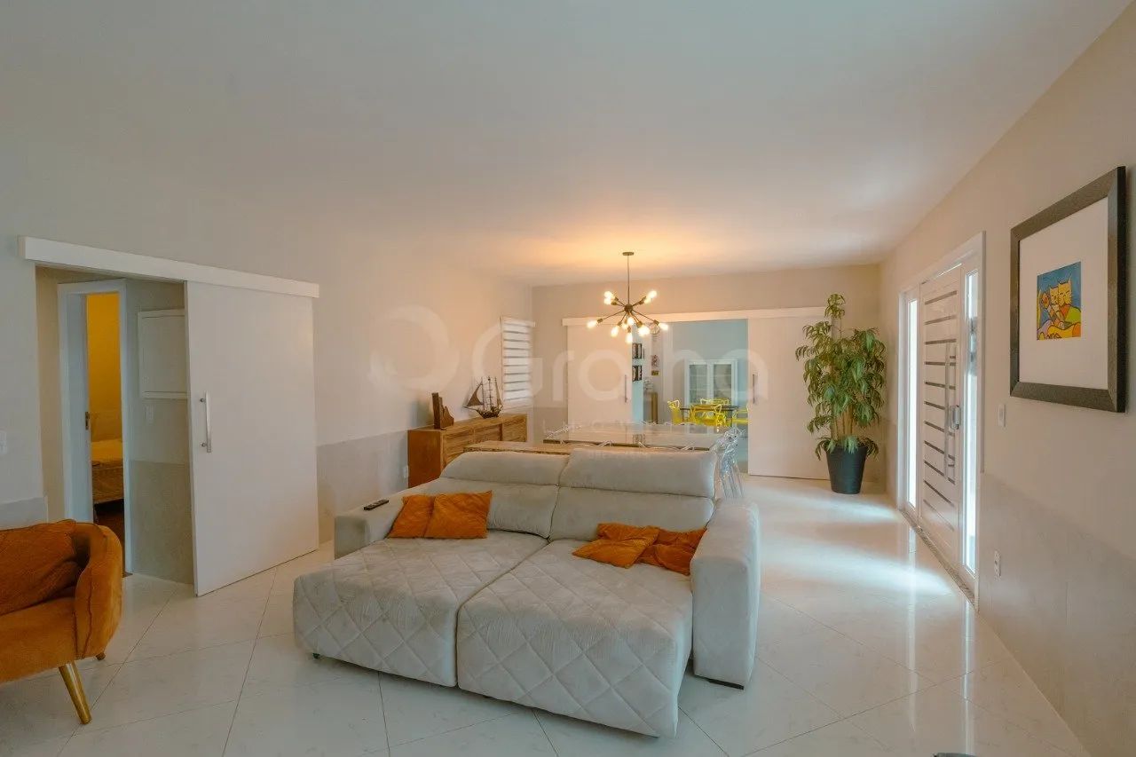 Casa de 328m² com 5 quartos sendo 3 suítes no Sambaqui - Foto 4