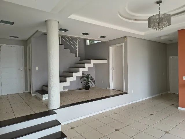 Linda casa com 4 suítes, piscina e vista espetacular em Sambaqui - Foto 6