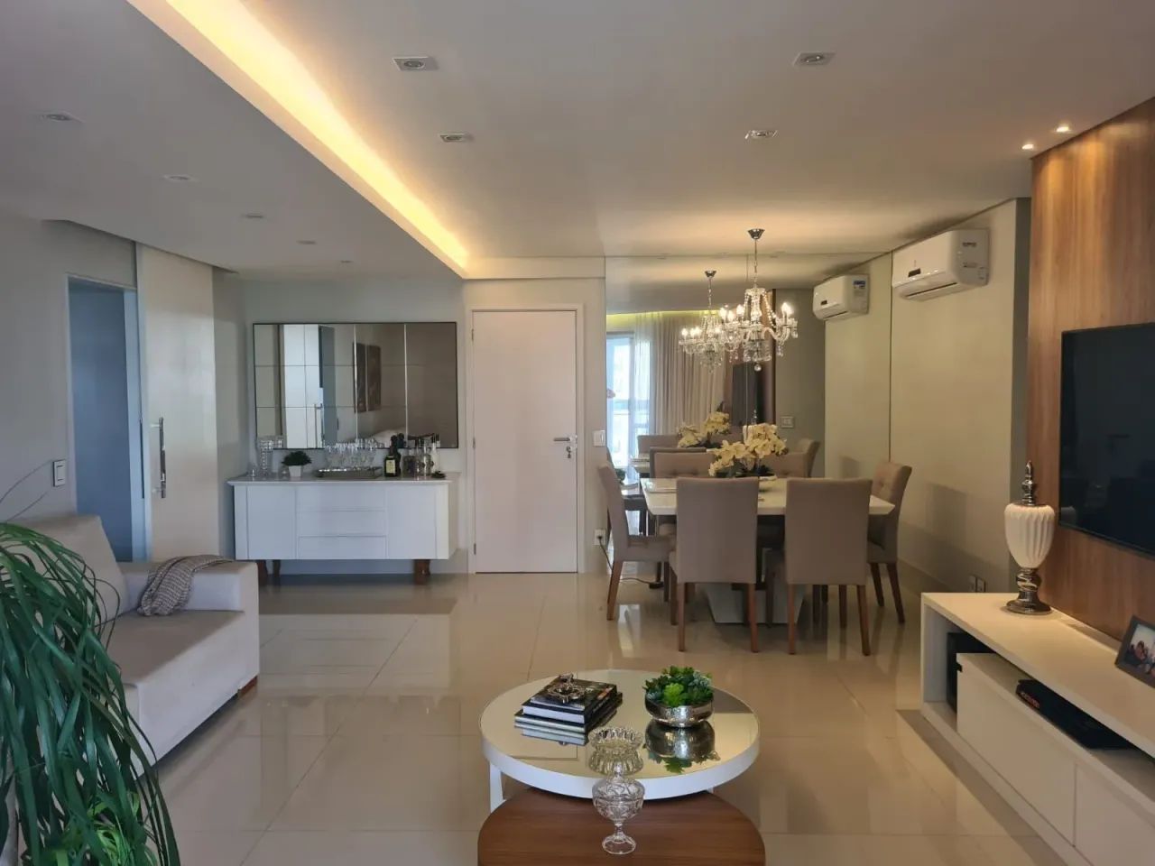 Apartamento na Península porteira fechada