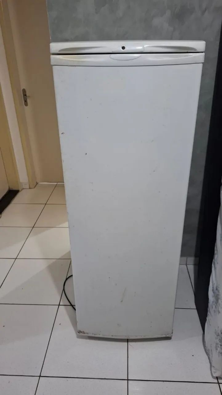 Geladeira pequena eletrolux funcionando bem - Foto 5