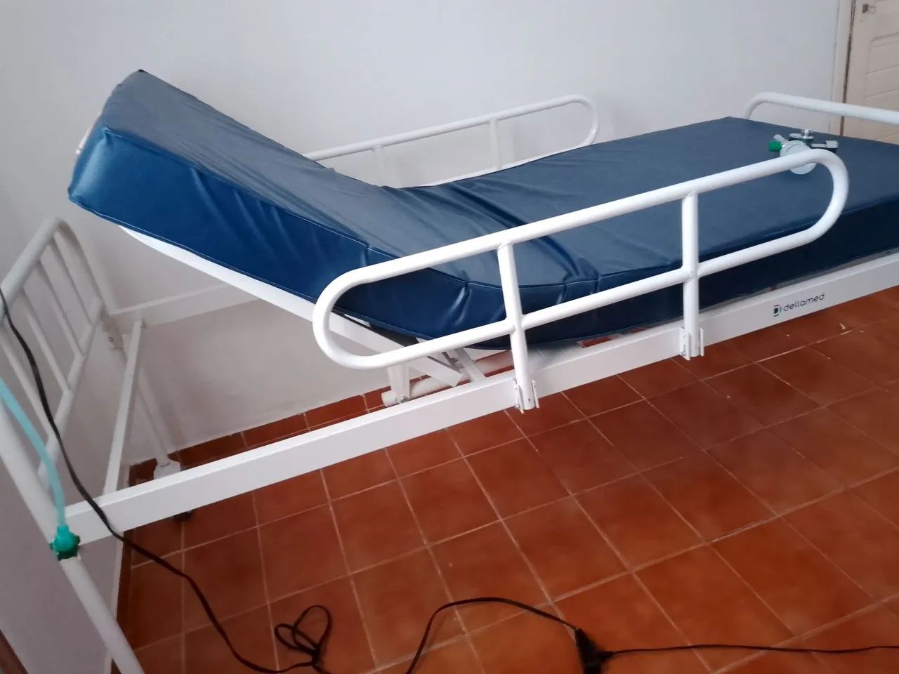 Cama hospitalar com três meses de uso  - Foto 2