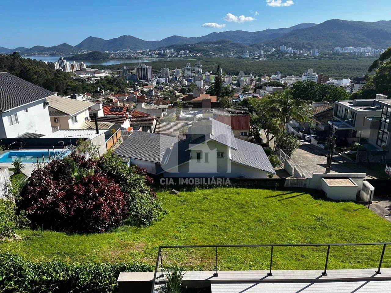 Terreno com vista panorâmica na Trindade